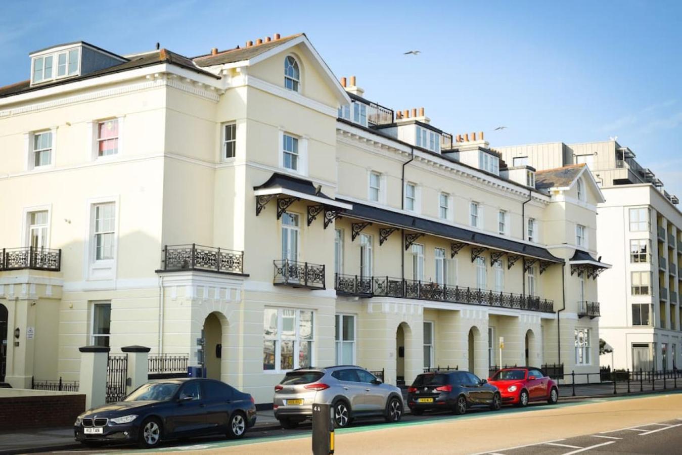 Air Maison - Stunning Beach Front Apartment Portsmouth Exterior photo