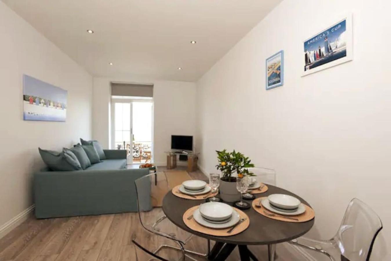 Air Maison - Stunning Beach Front Apartment Portsmouth Exterior photo