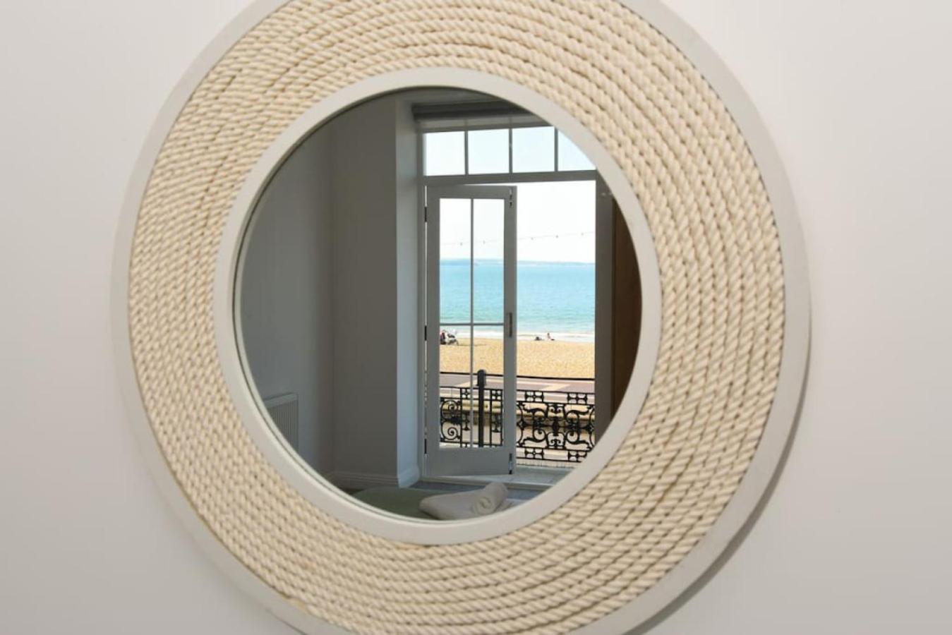 Air Maison - Stunning Beach Front Apartment Portsmouth Exterior photo