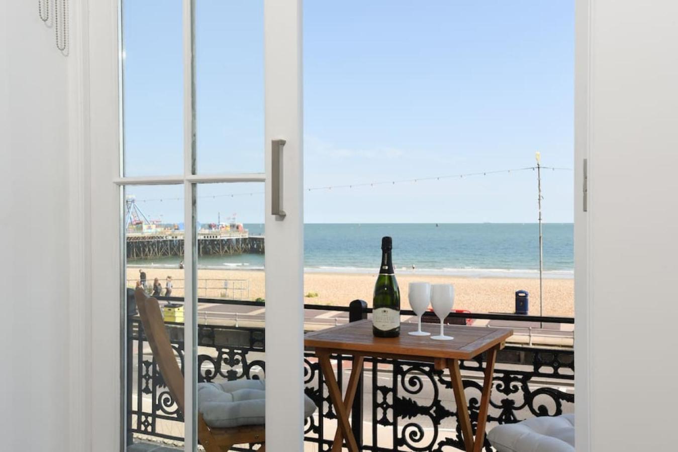 Air Maison - Stunning Beach Front Apartment Portsmouth Exterior photo