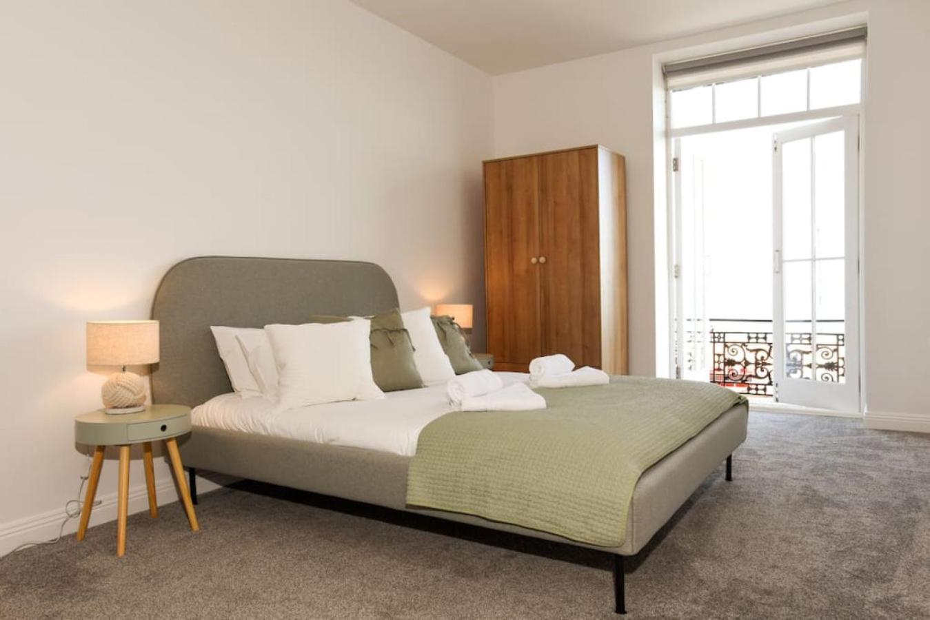 Air Maison - Stunning Beach Front Apartment Portsmouth Exterior photo